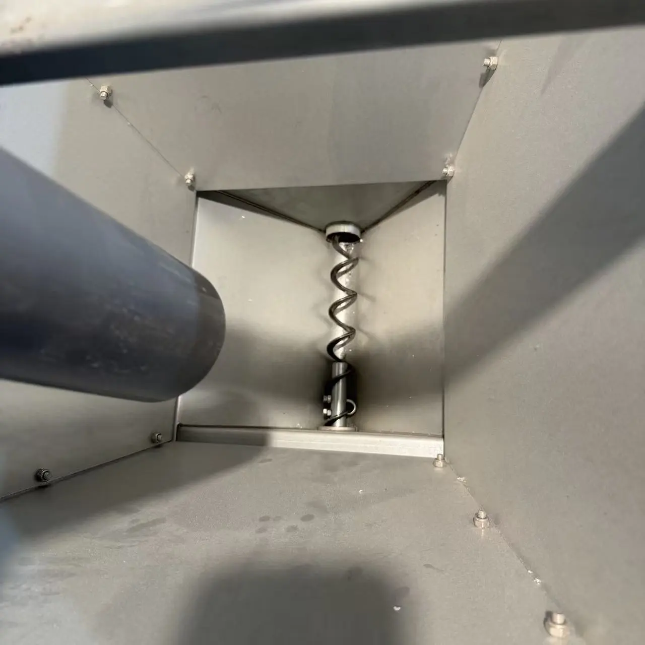 floor feeding line